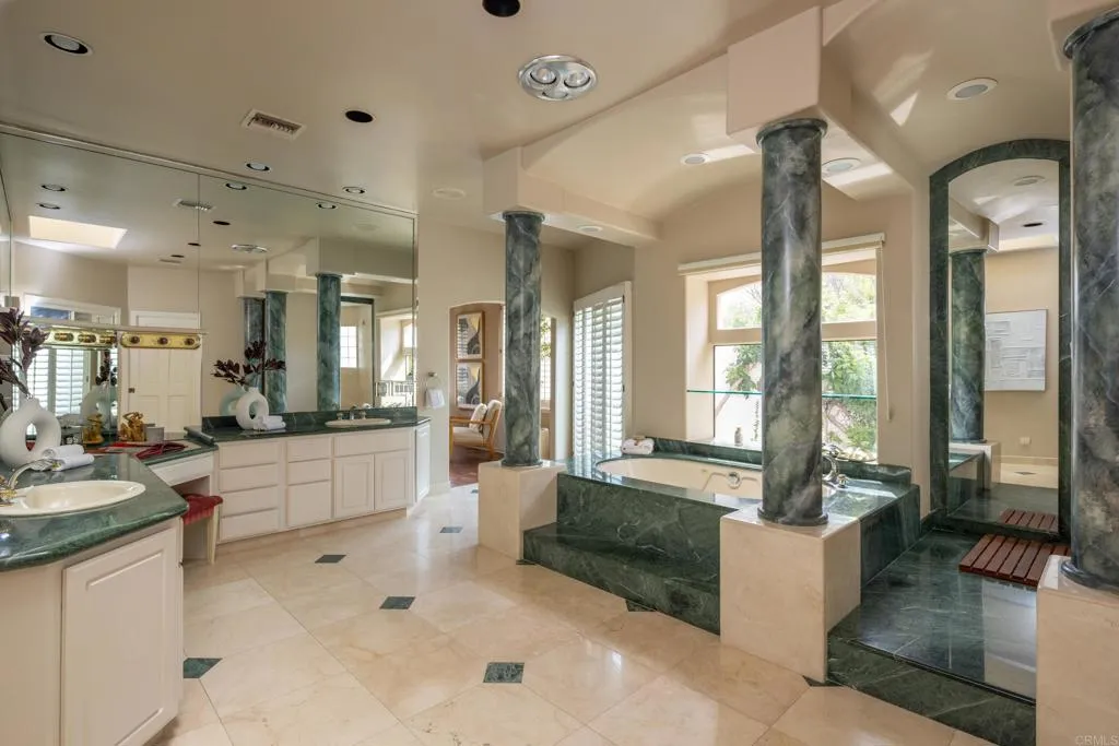 https://cdn.realtyfeed.com/cdn/127/306762876/1dcdcb2a75068b83e356cee1abf085a1.webp