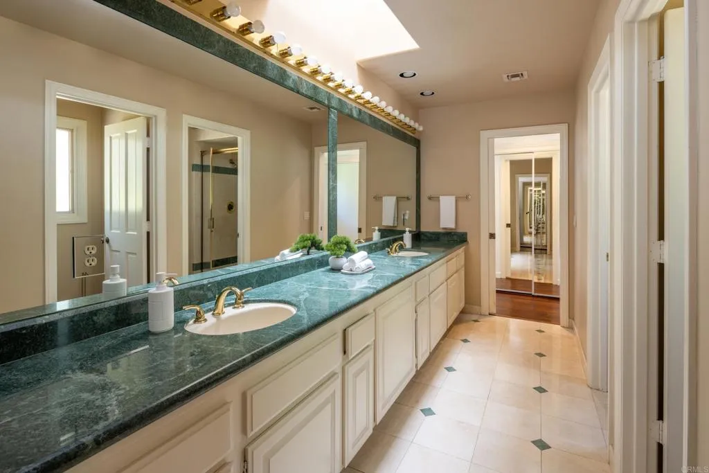 https://cdn.realtyfeed.com/cdn/127/306762876/b8cbd6c92dcbd4514360c9f7337046e6.webp