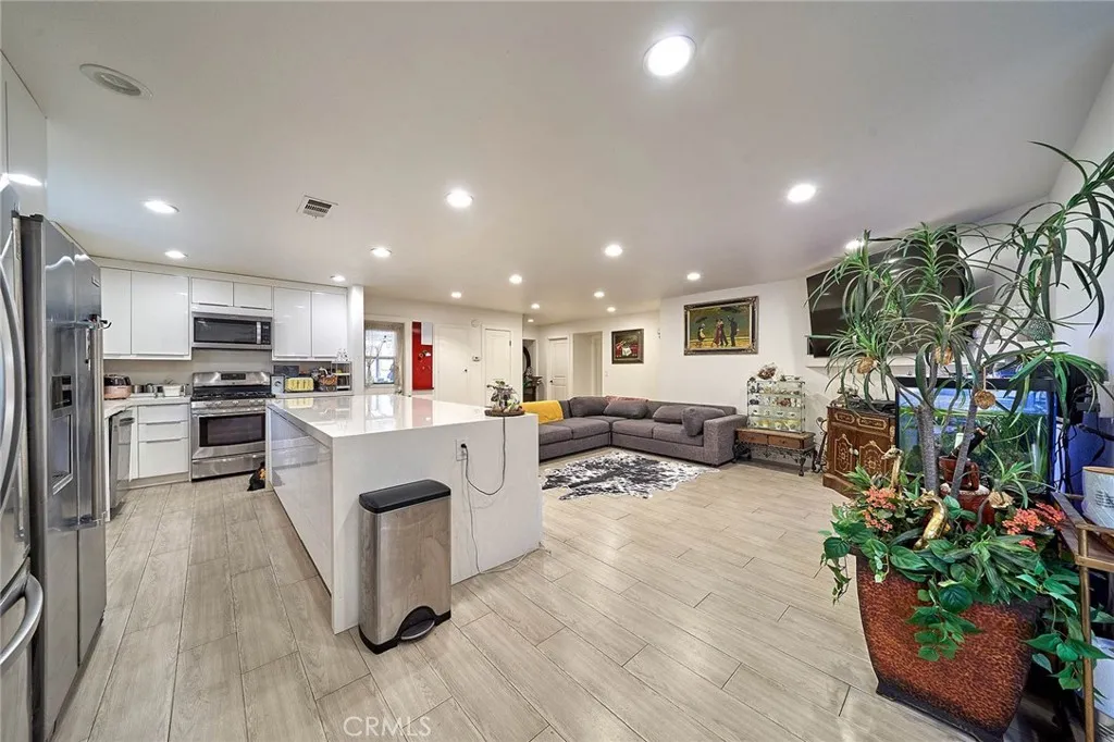 2513 W Mall Place, Anaheim, CA 92804 - Photo 5 of 22, Anaheim, CA