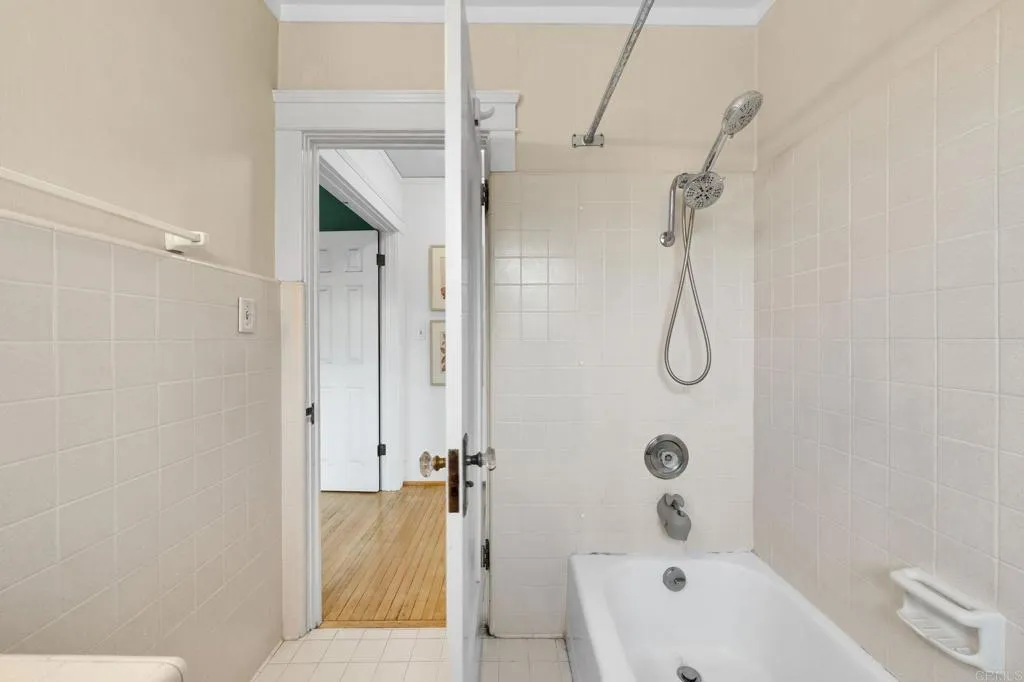 https://cdn.realtyfeed.com/cdn/127/306762974/39ed7659a18291970ca78b84c848aa29.webp