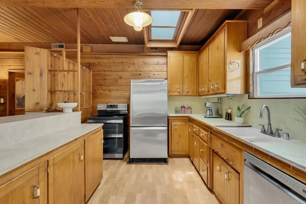 https://cdn.realtyfeed.com/cdn/127/306762974/8a4fd1a9d577c9c85bc0126e0a484ca6.webp