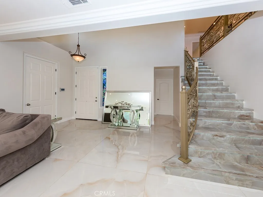 28408 Hidden Hills Drive, Saugus, CA 91390 - Photo 4 of 32, Saugus, CA