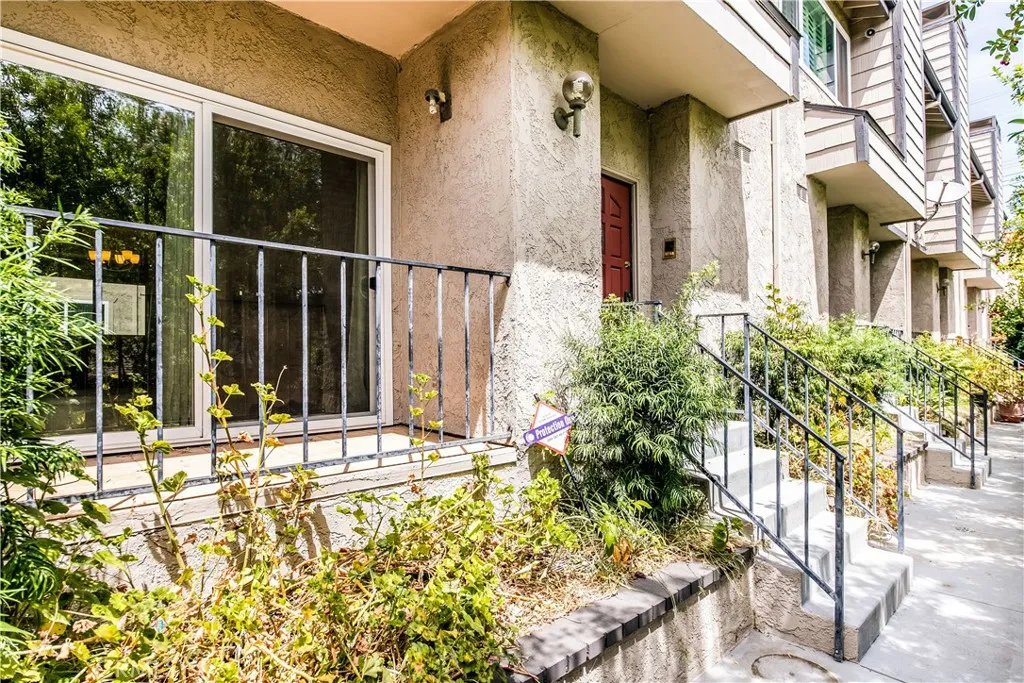 12416 Magnolia Boulevard Unit 9, Valley Village, CA 91607 - Photo 2 of 25, Valley Village, CA