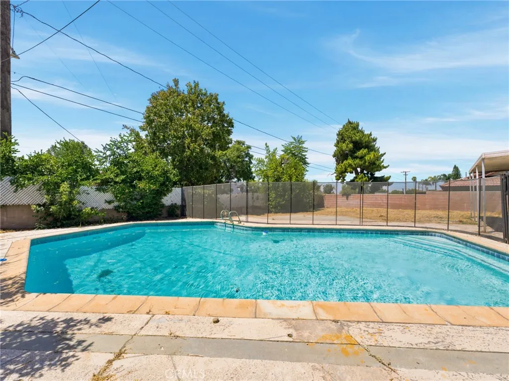25815 Holly Vista Boulevard, San Bernardino, CA 92404 - Photo 4 of 7, San Bernardino, CA