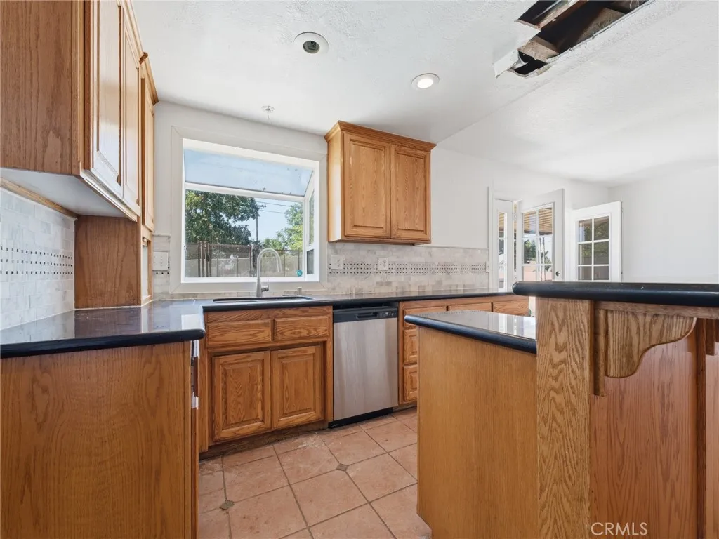 25815 Holly Vista Boulevard, San Bernardino, CA 92404 - Photo 3 of 7, San Bernardino, CA