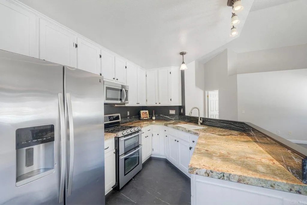 https://cdn.realtyfeed.com/cdn/127/306763052/19a9a4ff7132e850e26ddb389c3851a8.webp