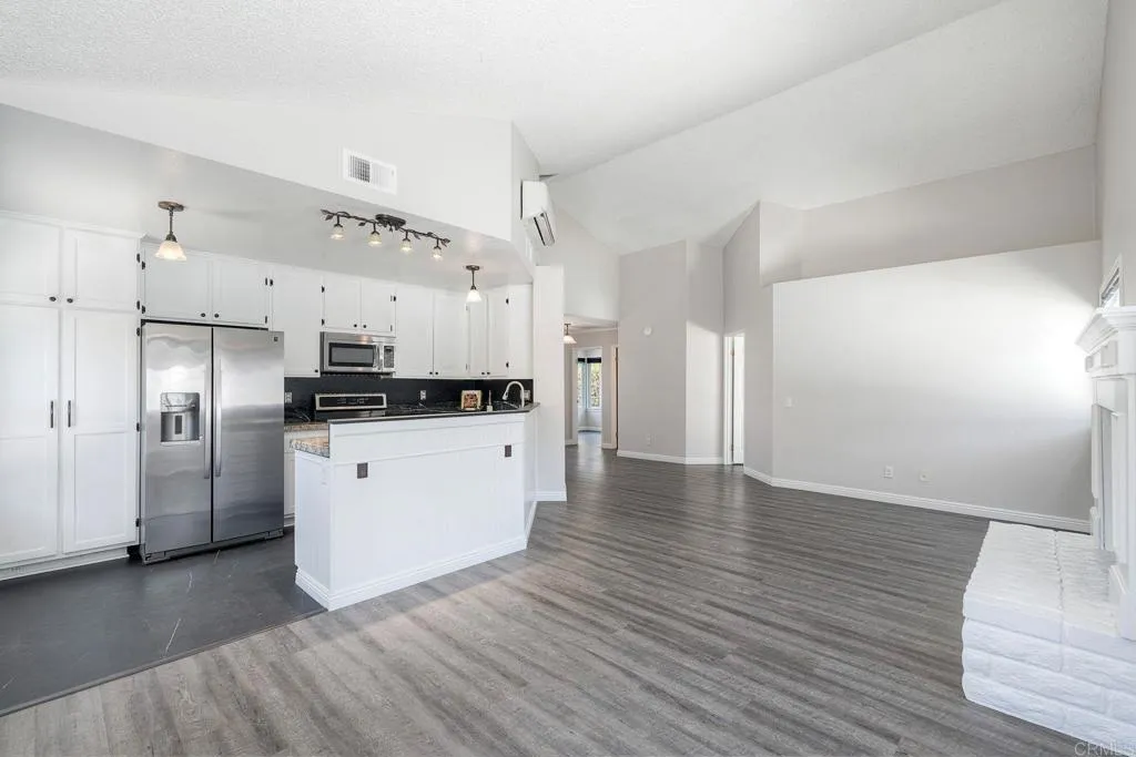 https://cdn.realtyfeed.com/cdn/127/306763052/fad2143110855f633bcb53cefd1cf199.webp