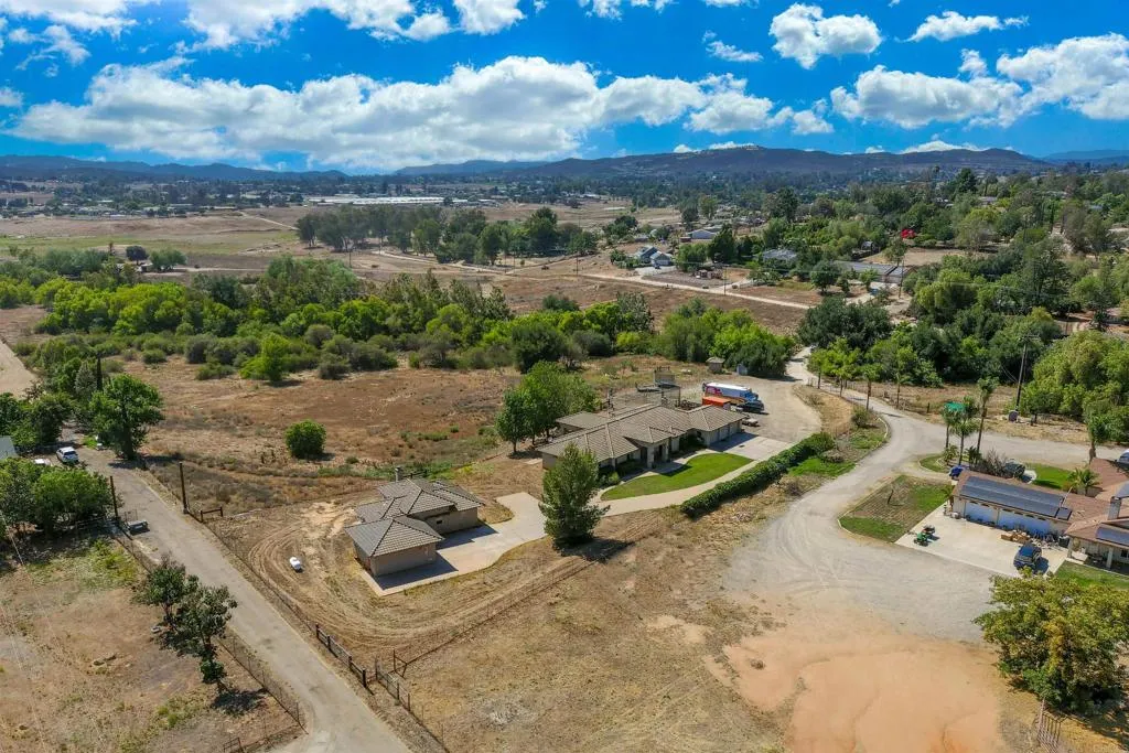 https://cdn.realtyfeed.com/cdn/127/306763056/00f41a964b0d479a6bccfe390b093b0f.webp