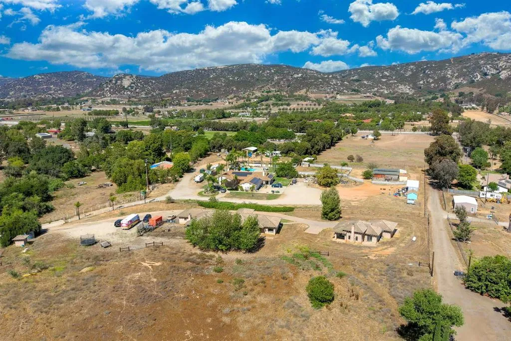 https://cdn.realtyfeed.com/cdn/127/306763056/056b3e95419c806ee7282c7dce66aa79.webp