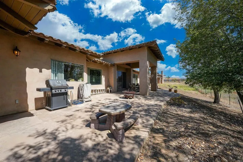 https://cdn.realtyfeed.com/cdn/127/306763056/09bb8fae707a6f69c2a3eaddc0b1b05b.webp