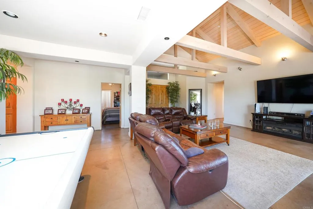 https://cdn.realtyfeed.com/cdn/127/306763056/3318734cd016ec1676b6cc6ccd352d00.webp