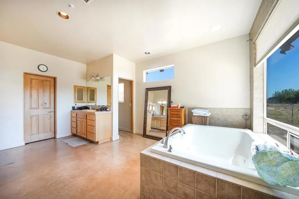 https://cdn.realtyfeed.com/cdn/127/306763056/340bfdd1a53a8377c9a0bbee3fe8ebe3.webp