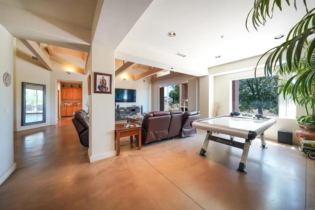 https://cdn.realtyfeed.com/cdn/127/306763056/41773eca12241fe013a4b6c1a649c668.webp