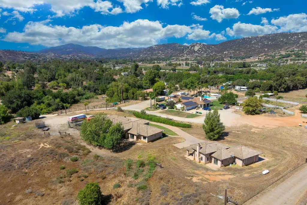 https://cdn.realtyfeed.com/cdn/127/306763056/4215106e3a3ed61e5cc4d1fab40f7ae3.webp