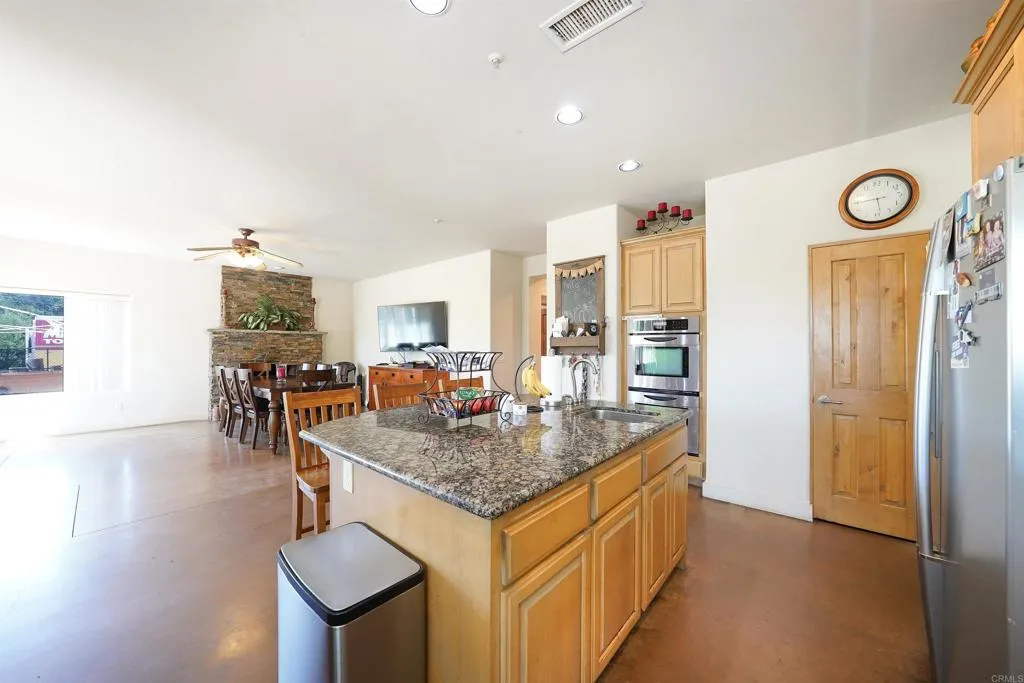 https://cdn.realtyfeed.com/cdn/127/306763056/4efe8fcc46107dbddbdda0ac4e6c934c.webp