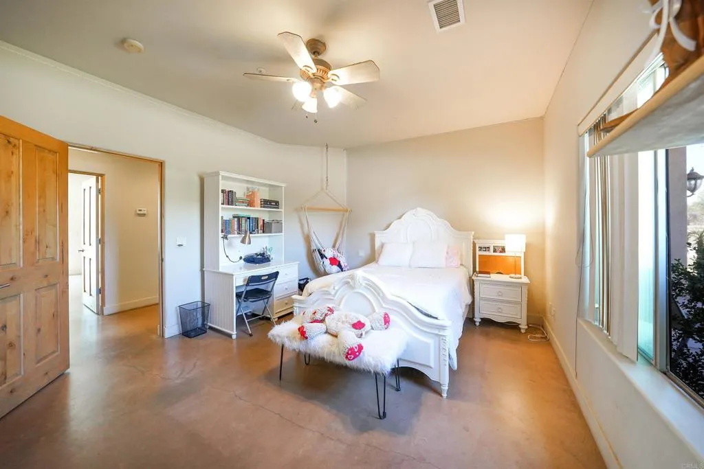 https://cdn.realtyfeed.com/cdn/127/306763056/5af0d4eeefa4923706eb94df4ad1e3c3.webp