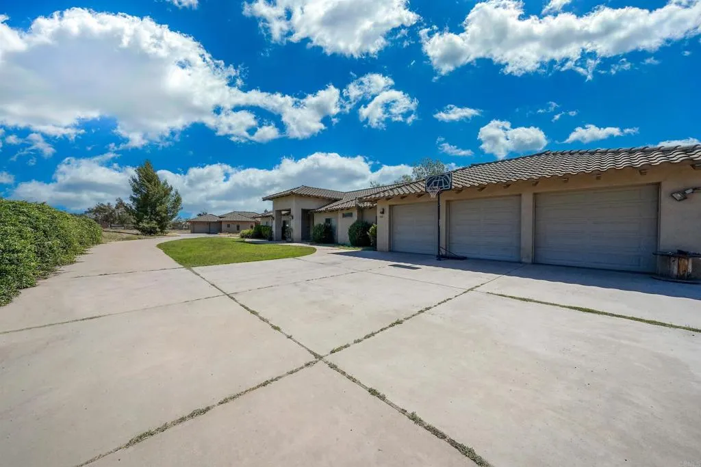 https://cdn.realtyfeed.com/cdn/127/306763056/a57eb7a5c70394f39030ffab059c0434.webp