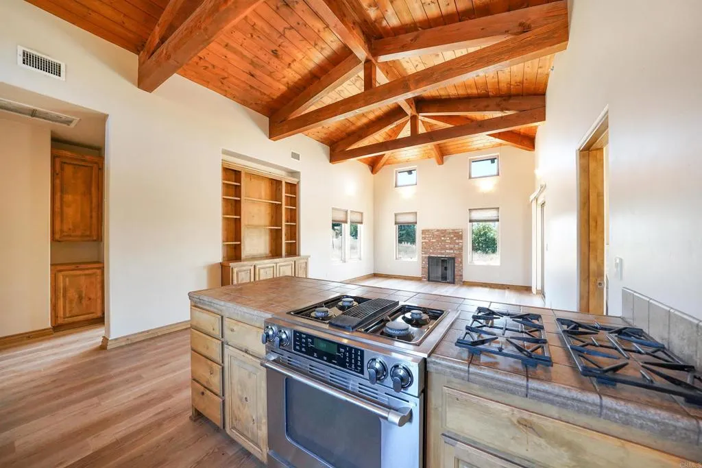 https://cdn.realtyfeed.com/cdn/127/306763056/be54a0014d5a0eead82b2713774de0d3.webp