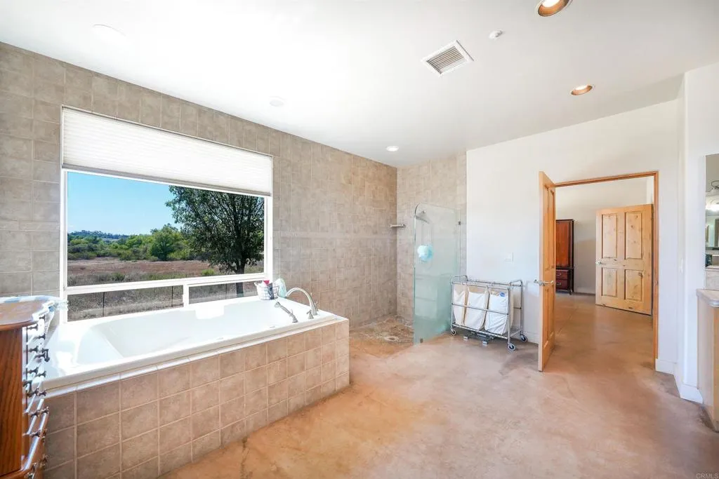 https://cdn.realtyfeed.com/cdn/127/306763056/ede1b8ea535e4c4feb455b8356d11baa.webp