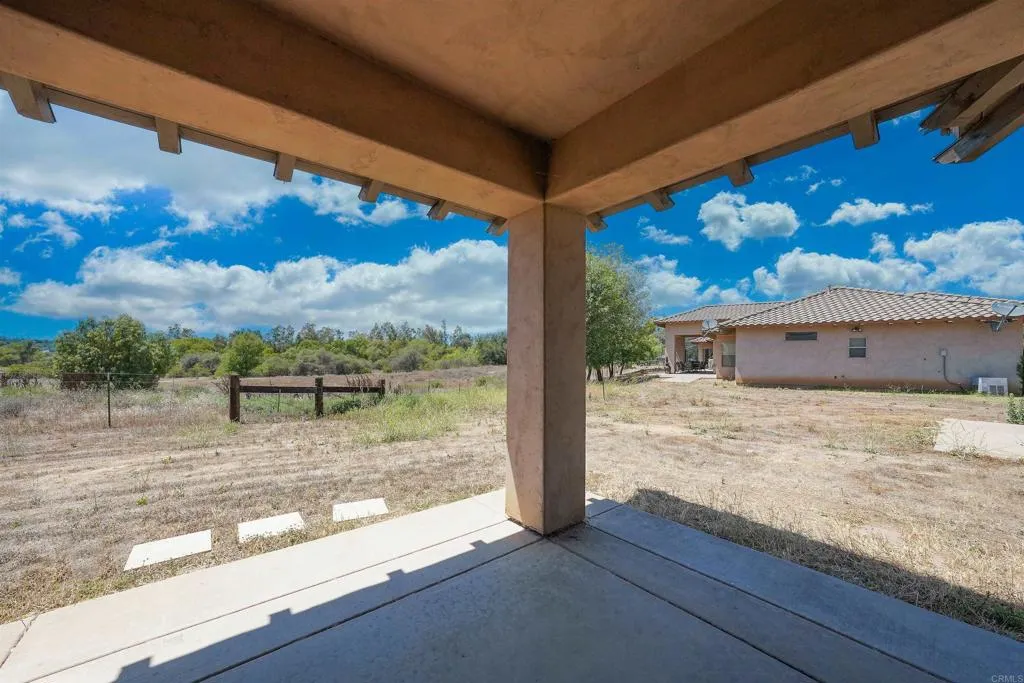 https://cdn.realtyfeed.com/cdn/127/306763056/f2a197f66323d6424ba65f760115129b.webp