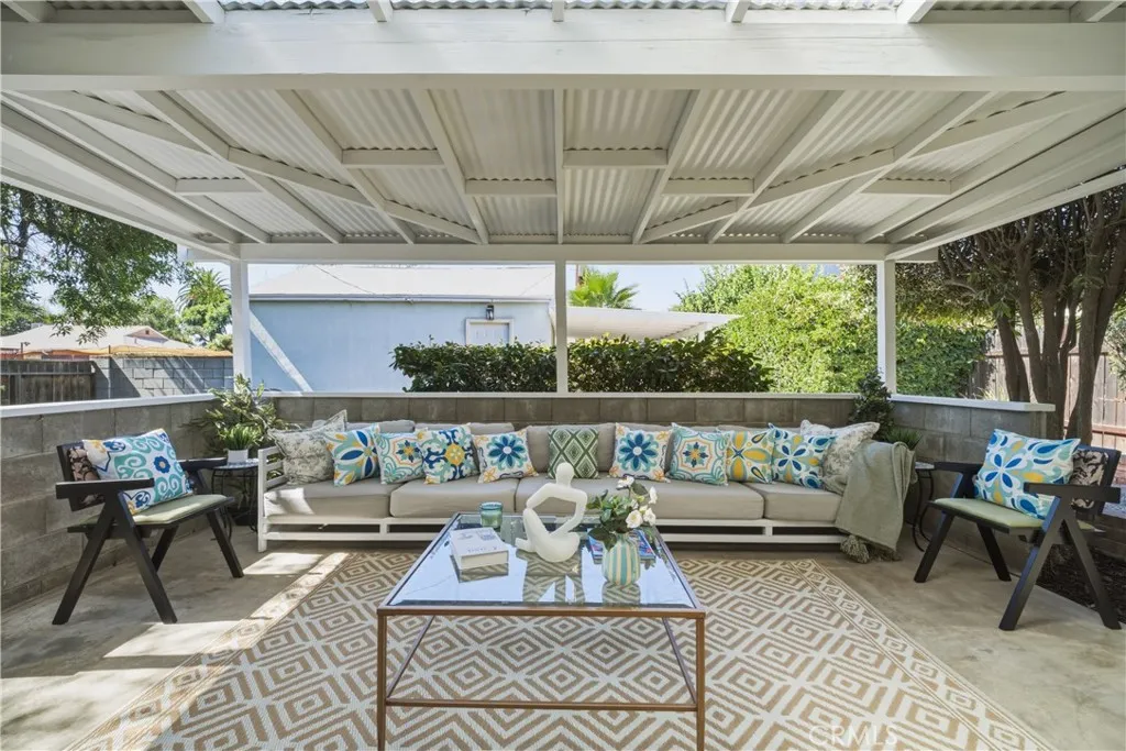17061 Lorne, Lake Balboa, CA 91406 - Photo 4 of 39, Lake Balboa, CA