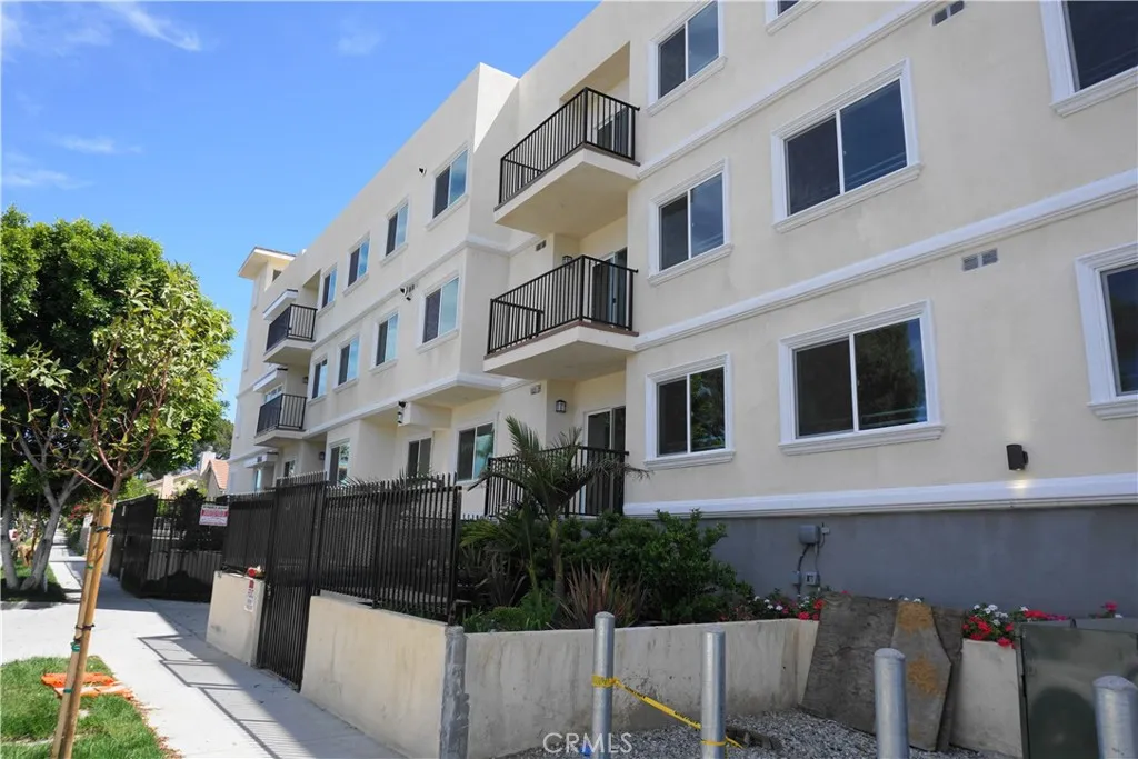 9126 Langdon Avenue Unit 303, North Hills, CA 91343 - Photo 3 of 13, North Hills, CA