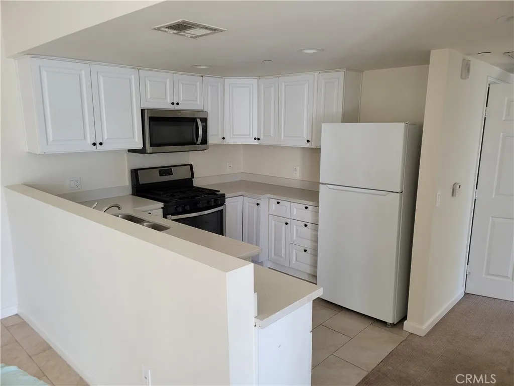 9126 Langdon Avenue Unit 303, North Hills, CA 91343 - Photo 5 of 13, North Hills, CA
