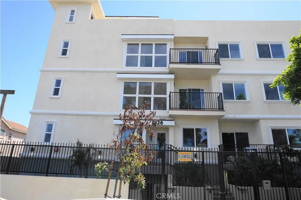 9126 Langdon Avenue Unit 303, North Hills, CA 91343 - Photo 2 of 13, North Hills, CA