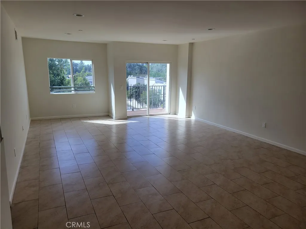 9126 Langdon Avenue Unit 303, North Hills, CA 91343 - Photo 4 of 13, North Hills, CA