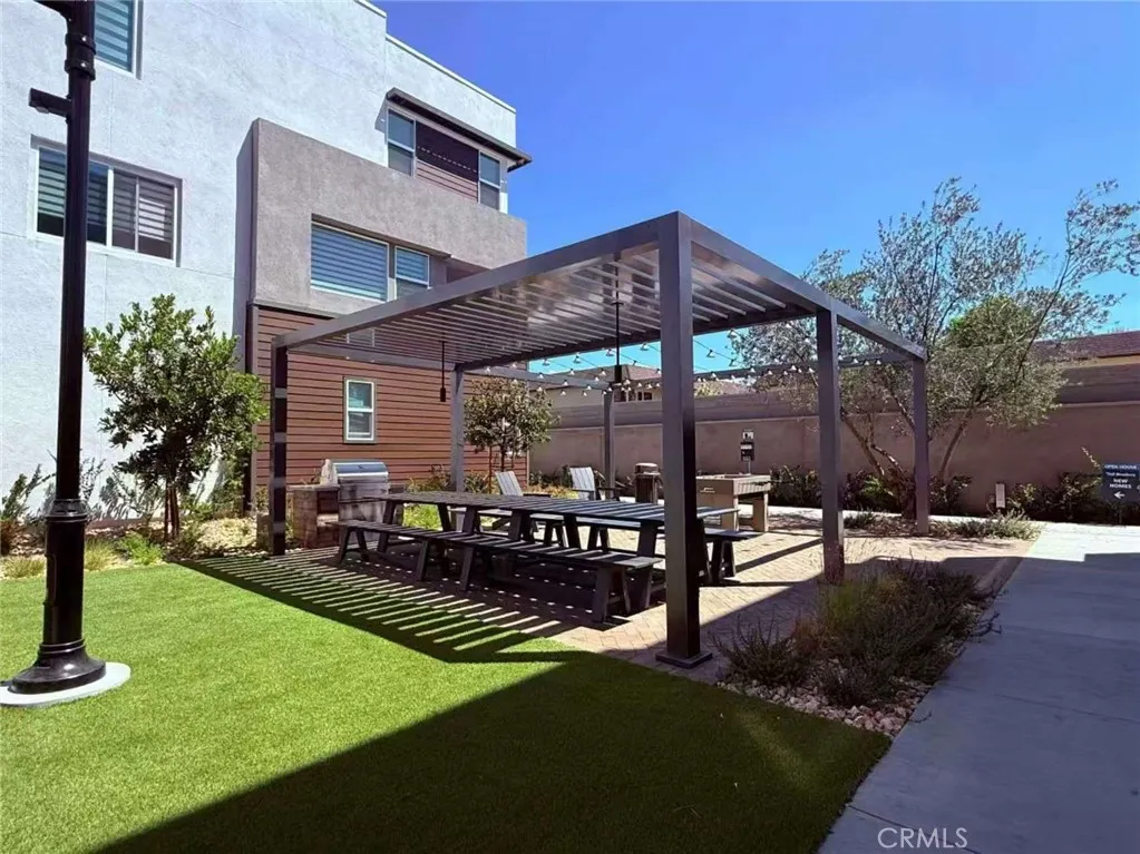 633 S Lyon St, Santa Ana, CA 92705 - Photo 2 of 2, Santa Ana, CA