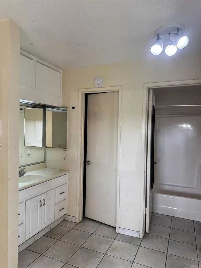 https://cdn.realtyfeed.com/cdn/127/306763134/9de1bc64d0ff75db6b7071d24b9250bd.webp