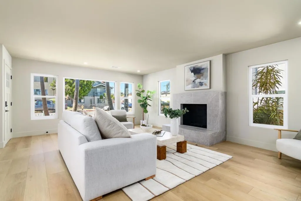 https://cdn.realtyfeed.com/cdn/127/306763178/cb13204595441c8922a867273b683394.webp