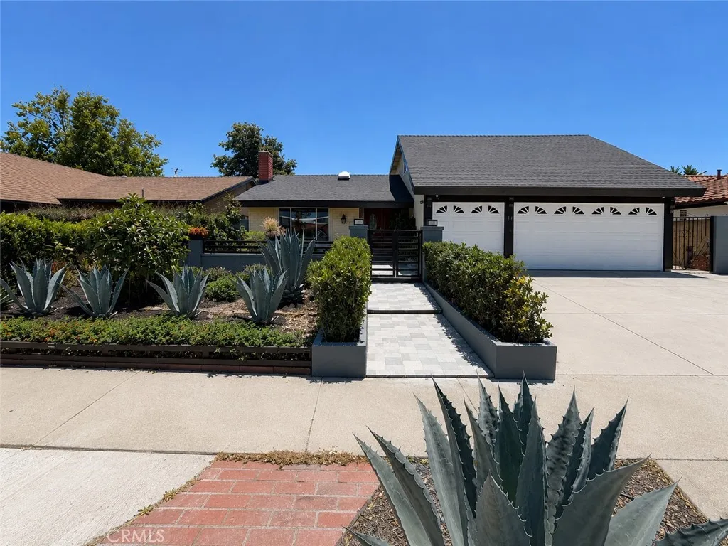 210 W Alton Avenue