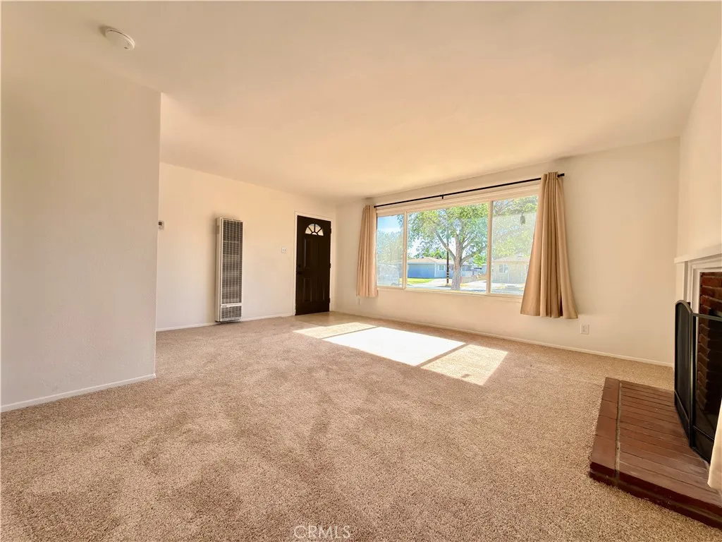 44137 Fern, Lancaster, CA 93534 - Photo 5 of 32, Lancaster, CA