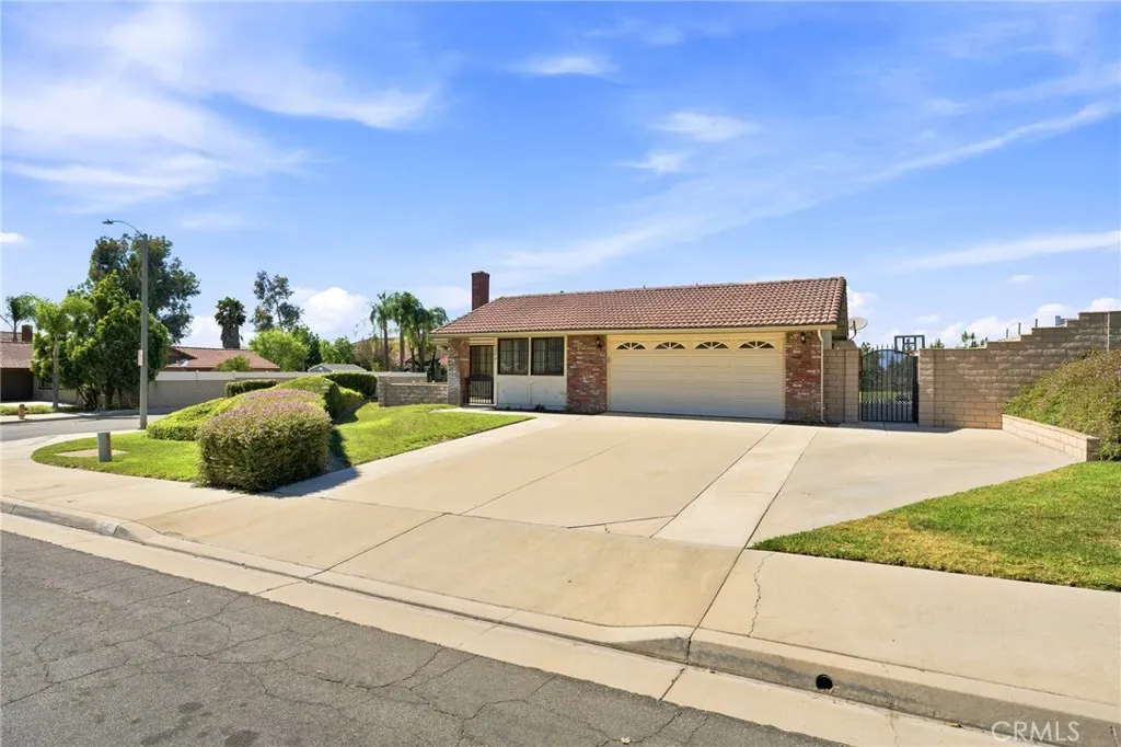 1246 Versailles Circle, Riverside, CA 92506 - Photo 5 of 50, Riverside, CA