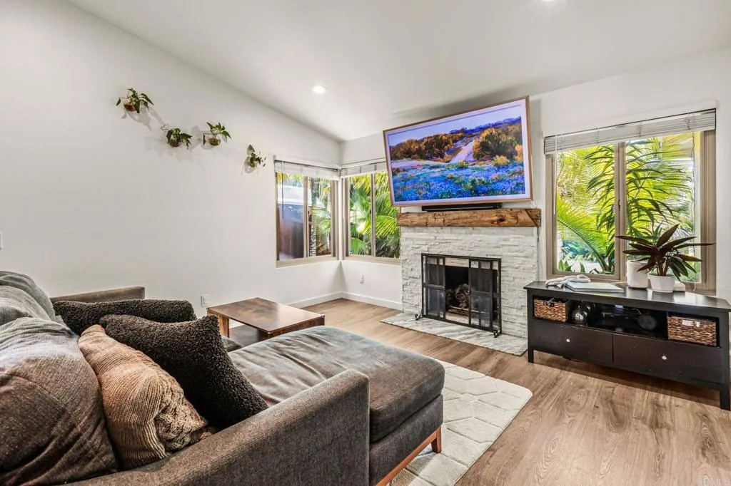 https://cdn.realtyfeed.com/cdn/127/306763249/0c5ae6253423e6852ffe1245701fe5ed.webp