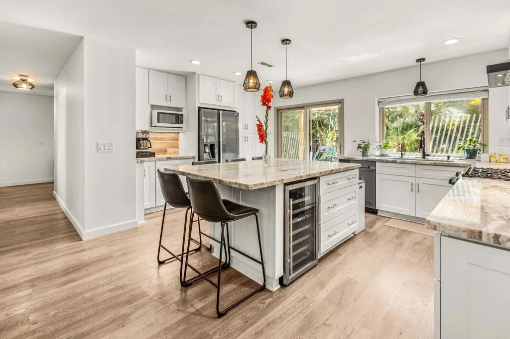 https://cdn.realtyfeed.com/cdn/127/306763249/296a9bdf545f32e032cbdba2f0987bc9.webp