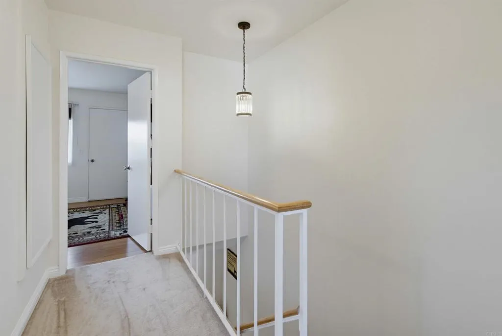 https://cdn.realtyfeed.com/cdn/127/306763251/25afd8e3bc72f32ac4748421a9813dc4.webp