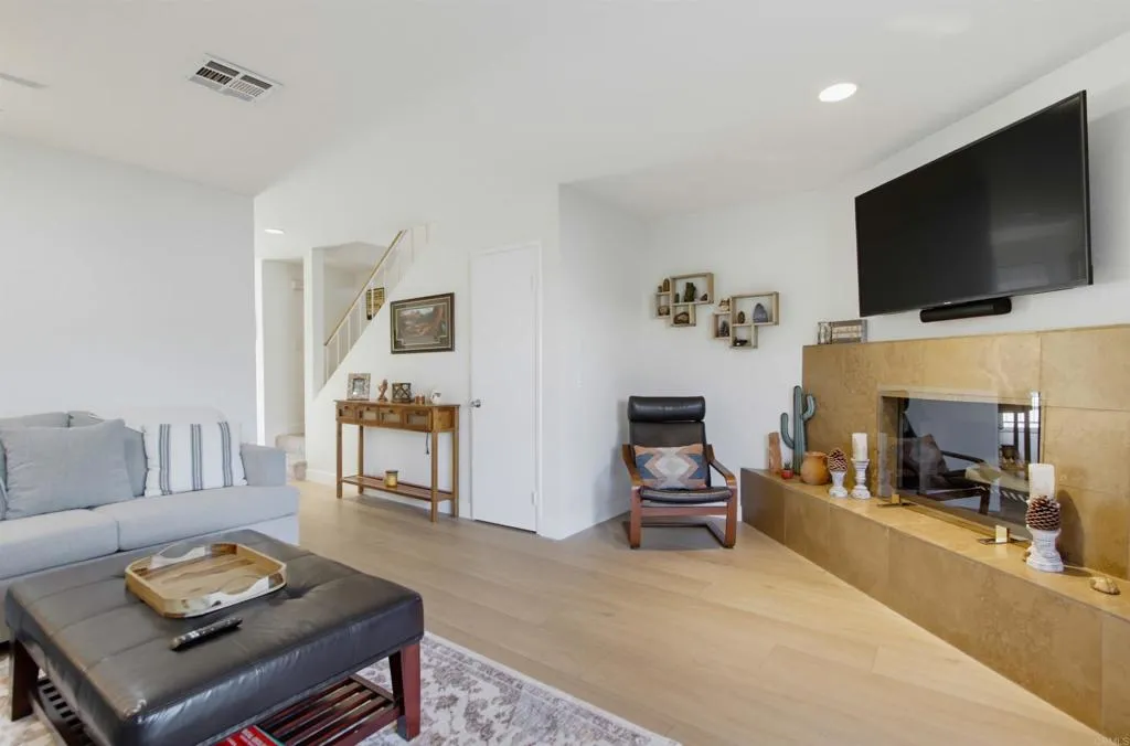 https://cdn.realtyfeed.com/cdn/127/306763251/2d17f0d58b0f045dbb2a32e684cec7e4.webp
