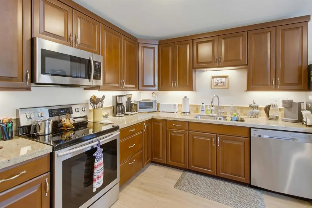 https://cdn.realtyfeed.com/cdn/127/306763251/76d68c6e0ab82ca5df1901a0c41f66e6.webp