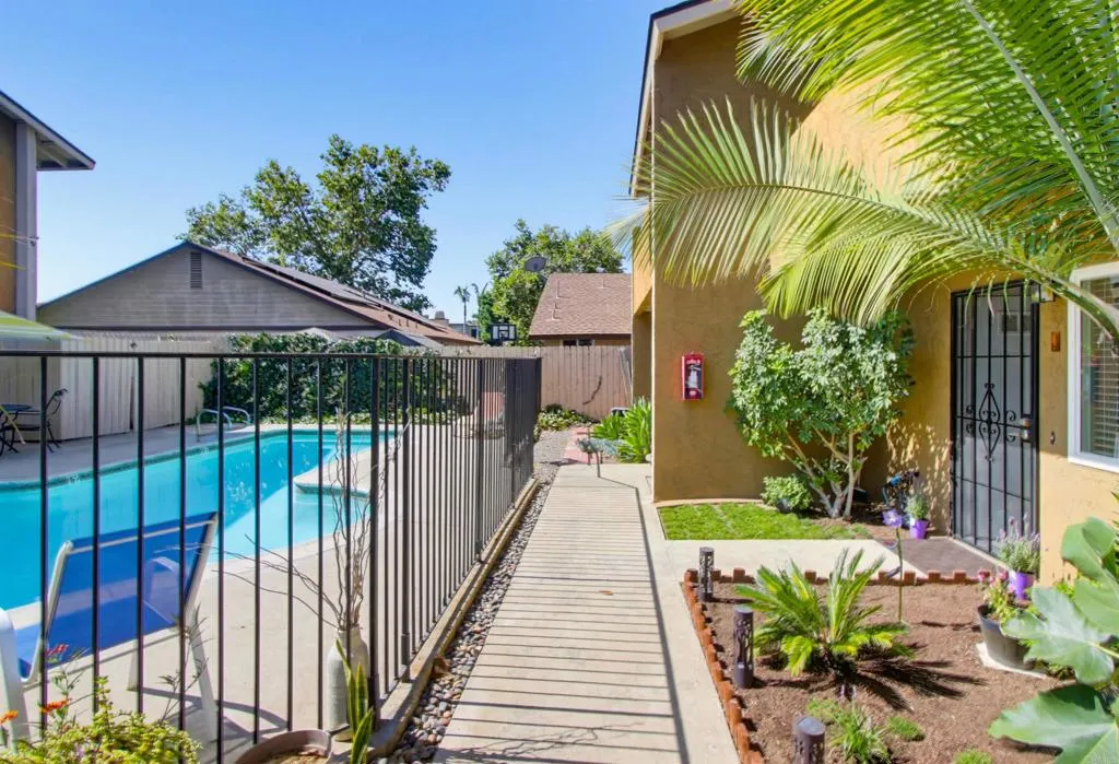 https://cdn.realtyfeed.com/cdn/127/306763251/c0e4c462e3f2fef56000227942bd57d9.webp