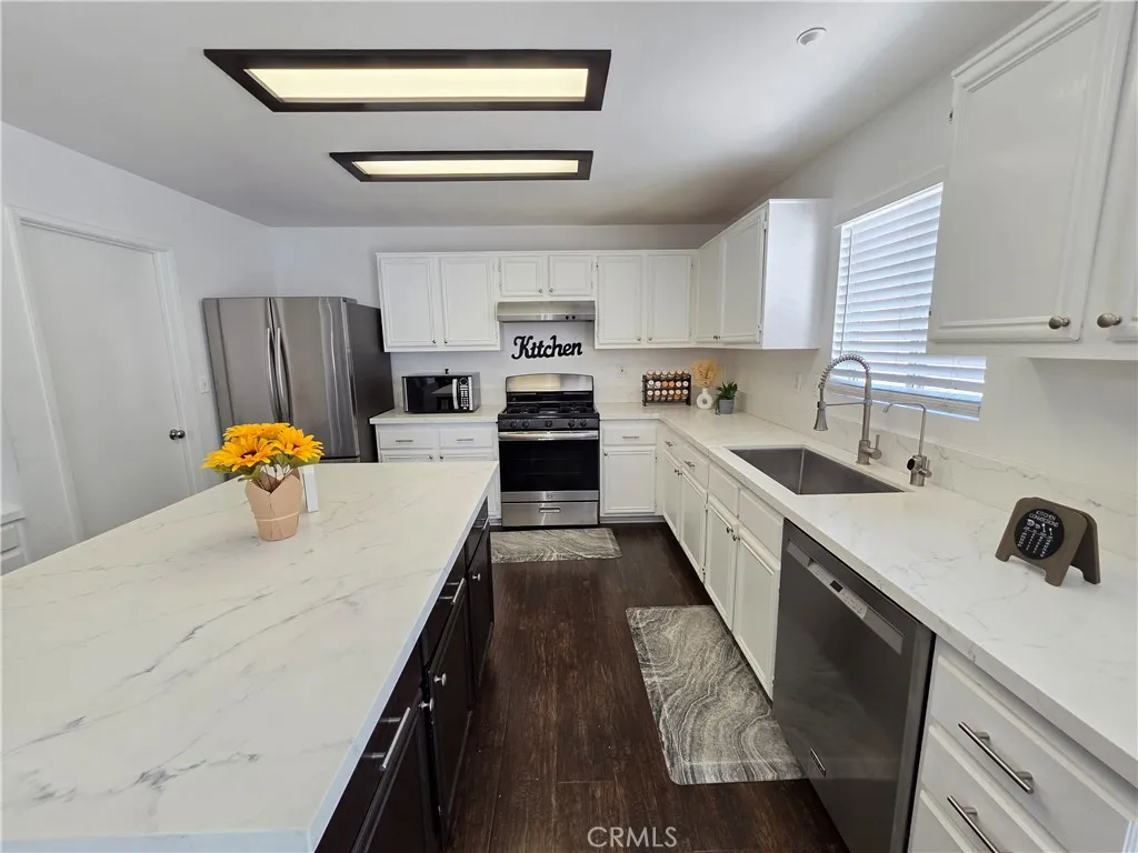 15559 Skylark Avenue, Fontana, CA 92336 - Photo 3 of 4, Fontana, CA
