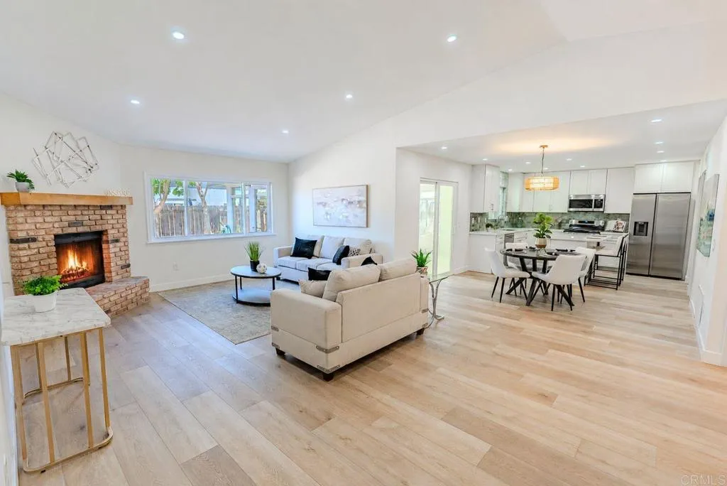 https://cdn.realtyfeed.com/cdn/127/306763274/151a5f67eb1f0251910cee2c090ffb32.webp