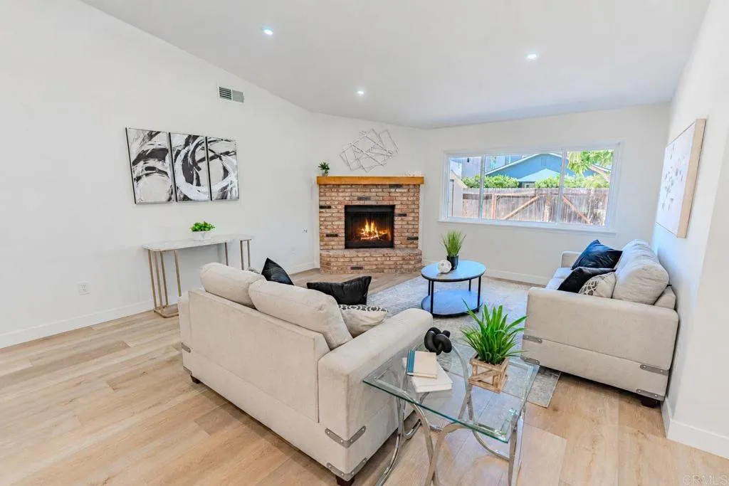 https://cdn.realtyfeed.com/cdn/127/306763274/51e44af2cf01cb16349ae2c760a8b2c1.webp