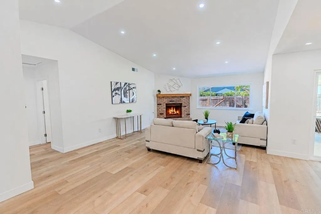 https://cdn.realtyfeed.com/cdn/127/306763274/5b4e05800df4281bfe1fb070825b062c.webp
