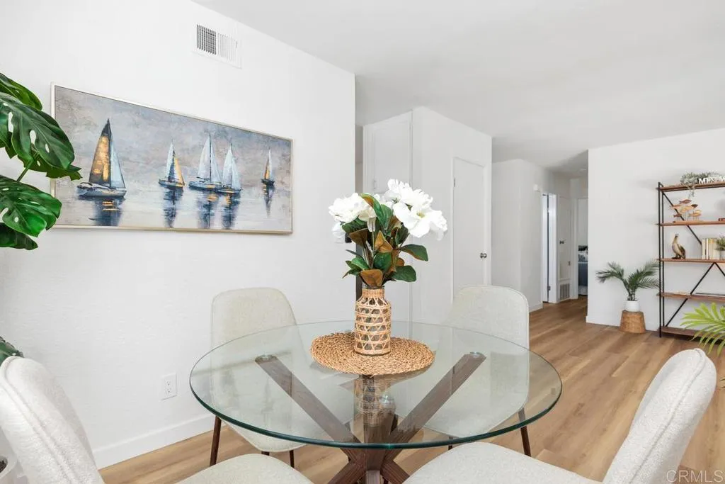 https://cdn.realtyfeed.com/cdn/127/306763280/53aa3171ab6e05a146405b0001db42b8.webp