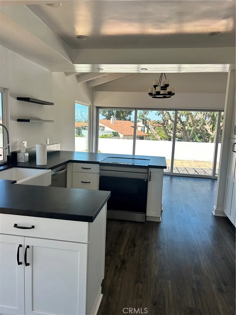 400 Onda, Newport Beach, CA 92660 - Photo 3 of 6, Newport Beach, CA