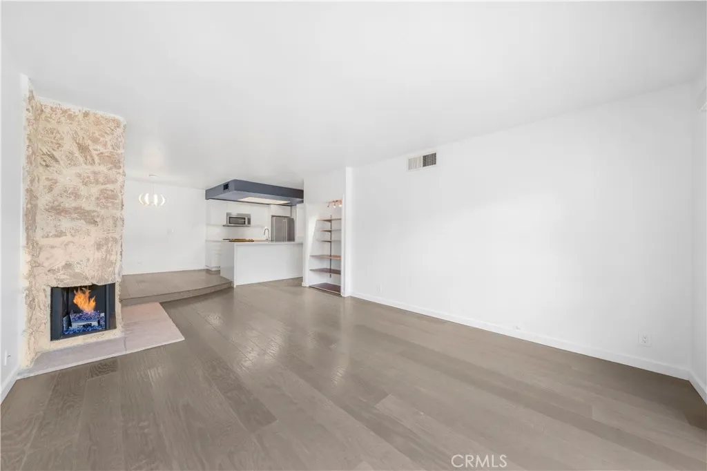 521 Montana Avenue Unit 211, Santa Monica, CA 90403 - Photo 4 of 25, Santa Monica, CA