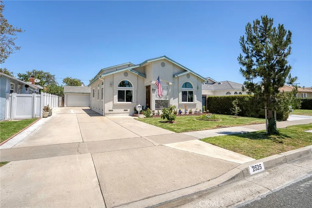 2525 W Olive Avenue, Fullerton, CA 92833 - Main photo, Fullerton, CA