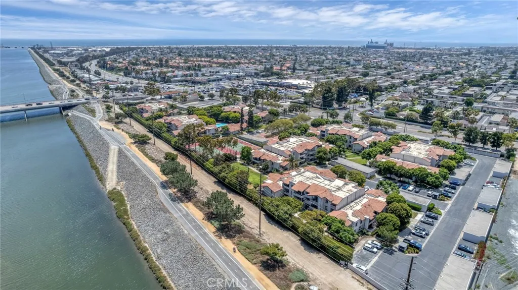 21372 Brookhurst Street Unit 322, Huntington Beach, CA 92646 - Photo 3 of 17, Huntington Beach, CA